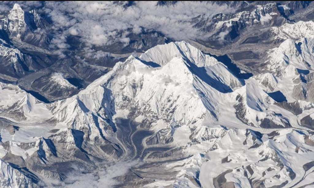 Two killed, as many missing after avalanche hits Tibet's Mount Shishapangma