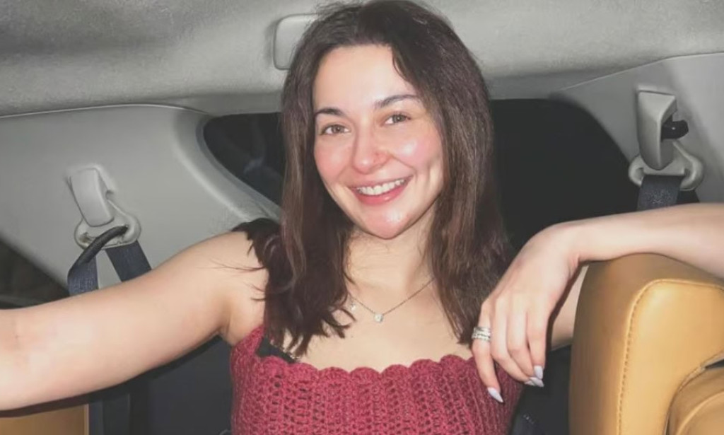 Hania Aamir stuns fans with chic look from NYC